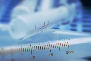 郡山のインプラント治療の費用について