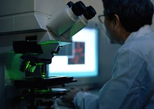 神経眼科上級相談医資格を持つ院長が診療